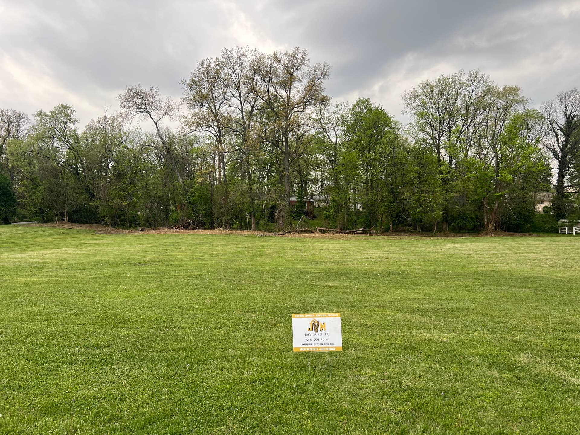 Gallery photos for Creek Line Brush Removal That Was Taking Over a Southern Illinois Yard: Image #1